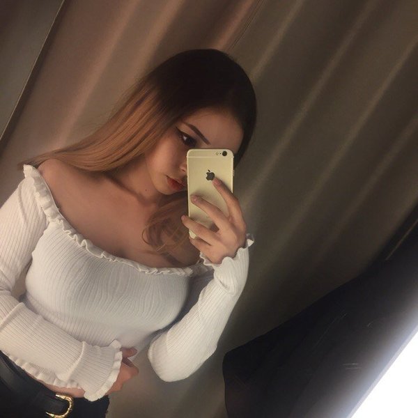 Женщины новодевяткино. Девушка в девяткино. Девушка в девяткино. Авария в девяткино у ленты. Девушка в девяткино.