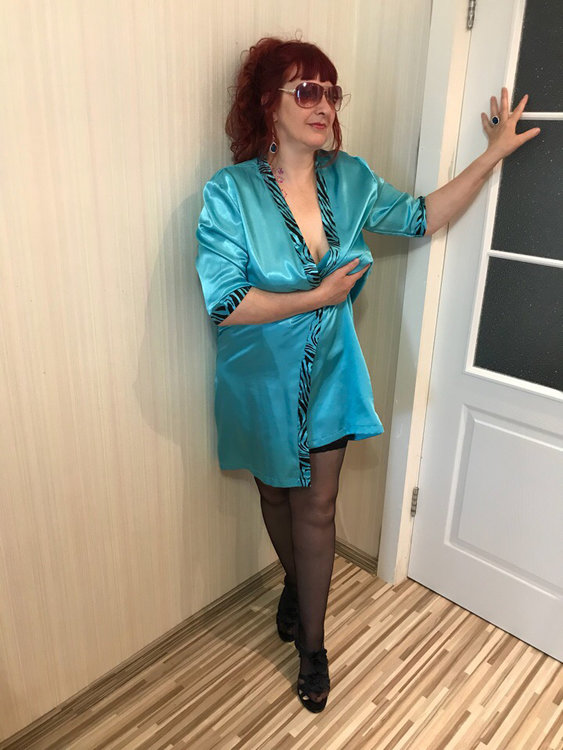 Плохие отношения с родителями. Женщины подруги. Две женщины в возрасте. Взрослая ц. Взрослые дети с родителями.