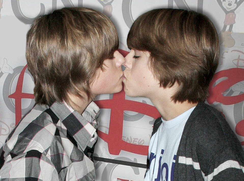 Children gays boys. Children gays boys. Любовь двух мальчиков дети. Imgsru мальчик boner. Мальчик с мальчиком любовь.