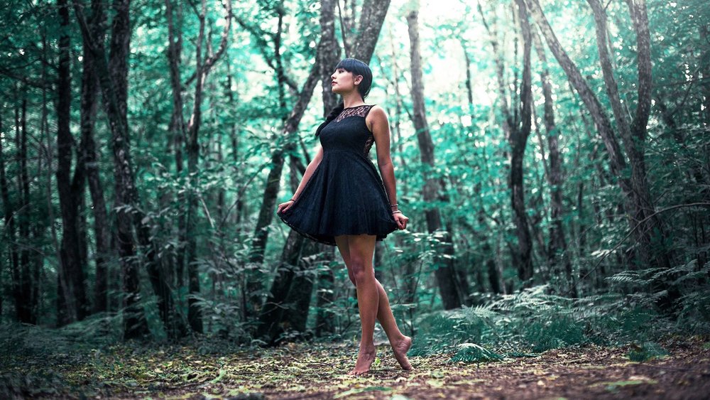 Фотосессия в лесу. Девочка в лесу. Жизнь в лесу. Ведьма в лесу. In the middle of the forest.