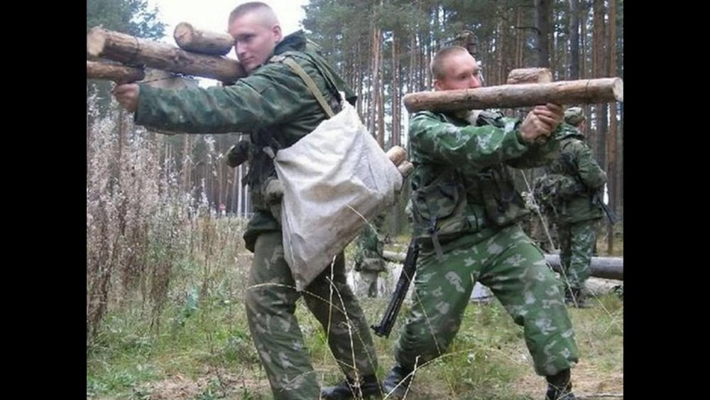 Тяжело в учении легко. Тяжело в учении, легко в бою. Тяжело в учении легко в бою прикол. Тяжело в учении легко в бою армия. Тяжело в учении легко юмор.