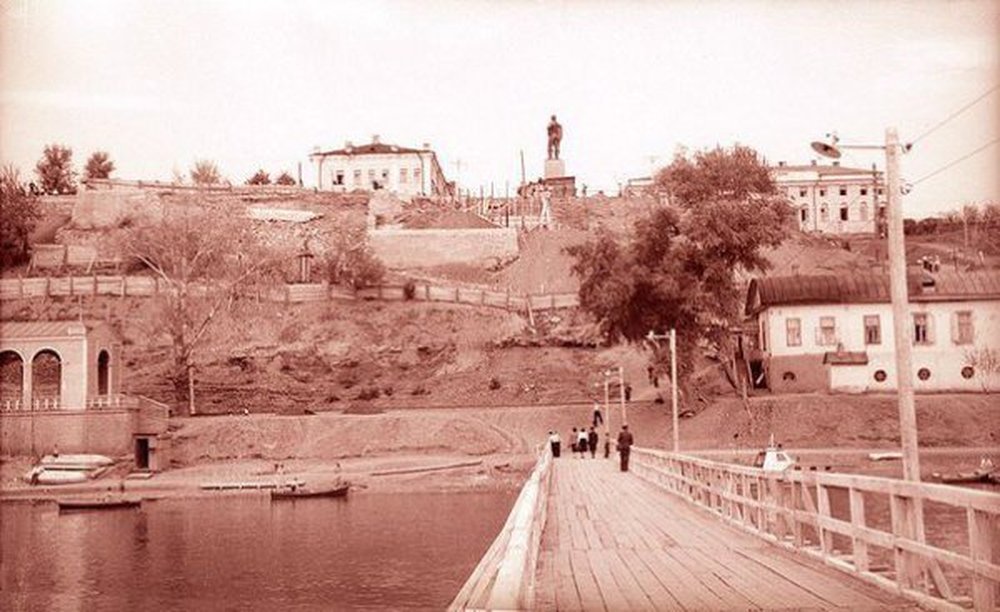 Александровская больница пермь. Оренбург 19 век николаевская улица. Здание благородного собрания оренбург. Набережная реки урал оренбург старинная. Оренбург 19 век.