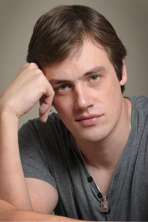 Молодые российские актеры мужчины список фото и фамилии до 30 лет
